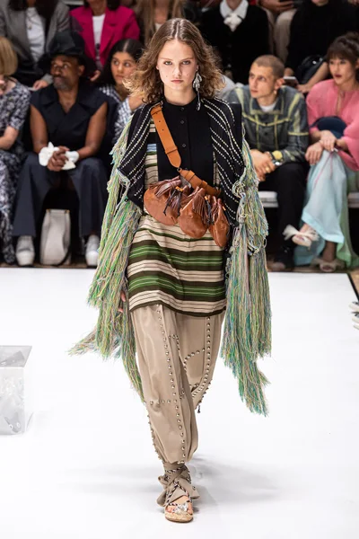 Look 15